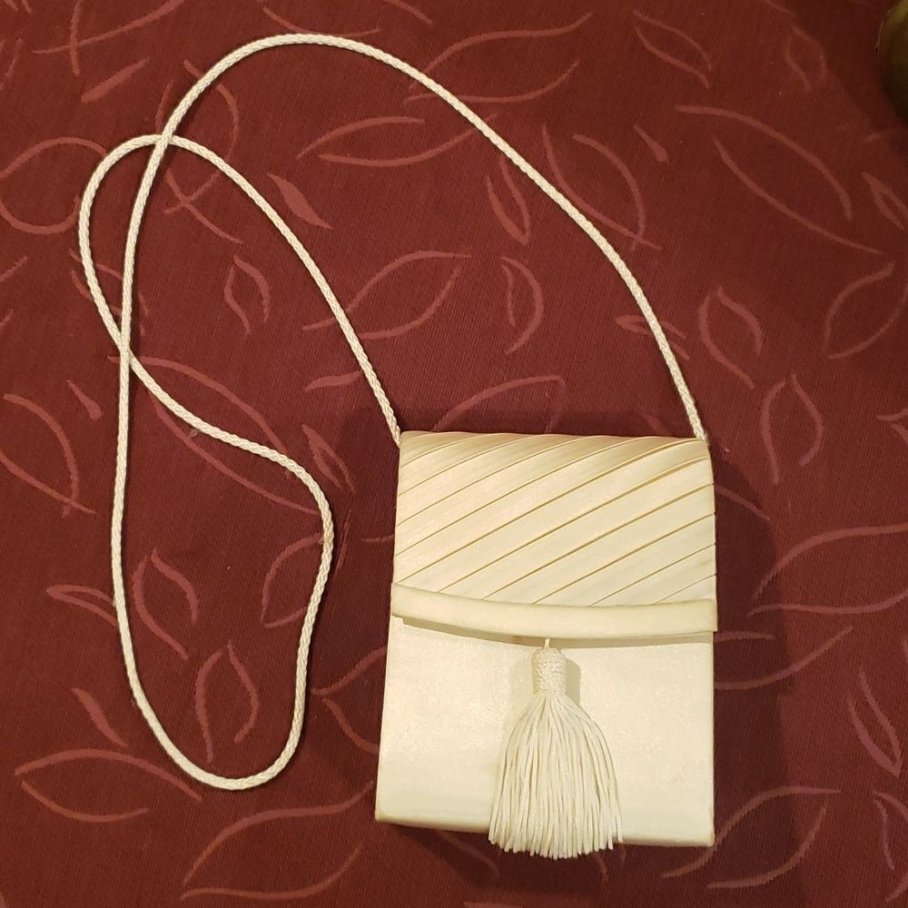 Valerie Stevens Elegant Ivory Crossbody Purse
